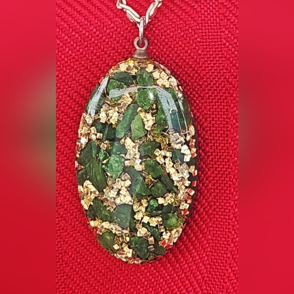 Green and Gold Flecked Oval Pendant Necklace - Picture 3 of 7